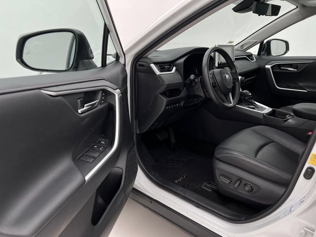 Used 2020 Toyota RAV4 Limited AWD/4WD image 11