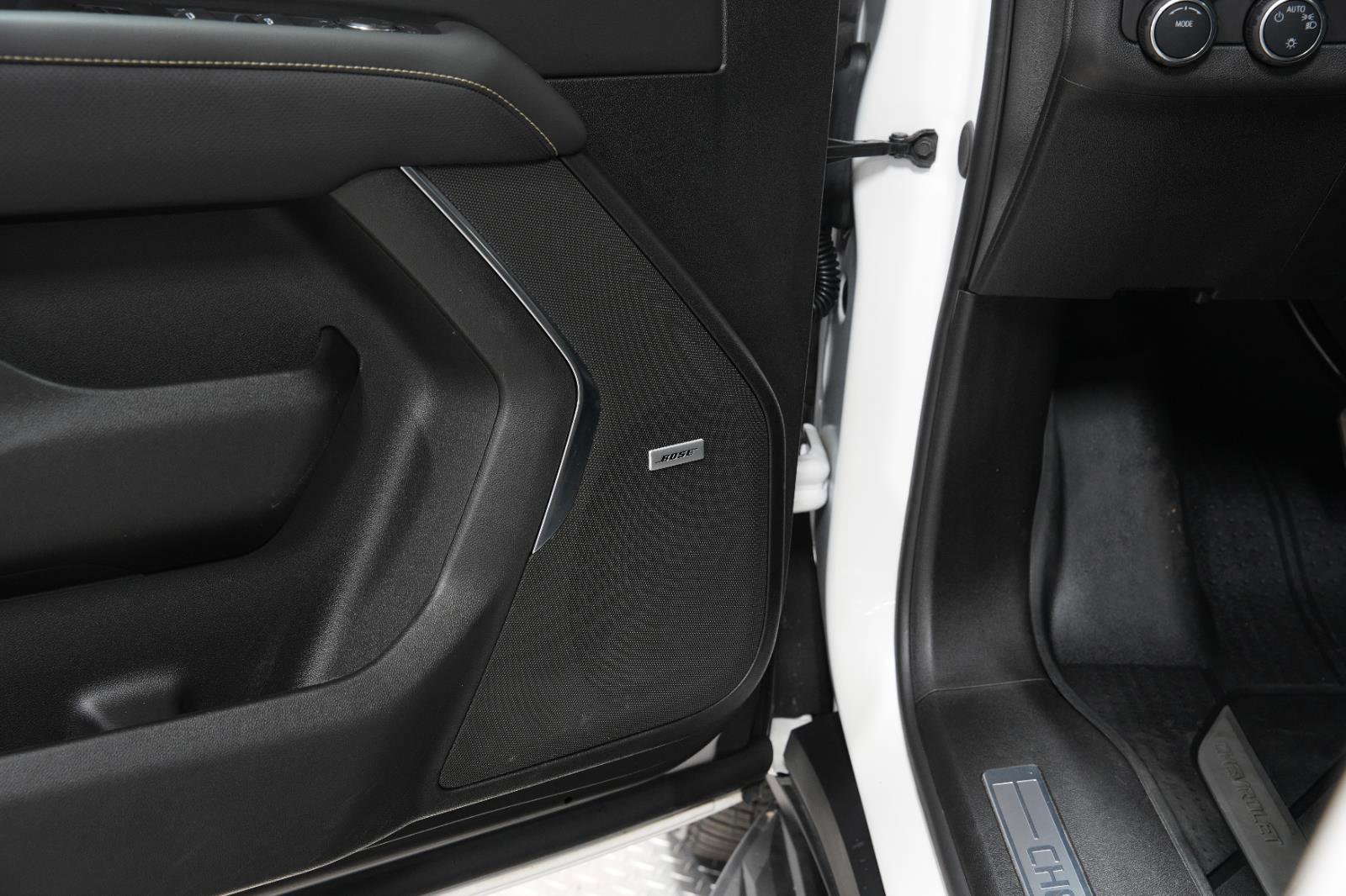 Used 2024 Chevrolet Suburban Premier w/ Premium Package image 27