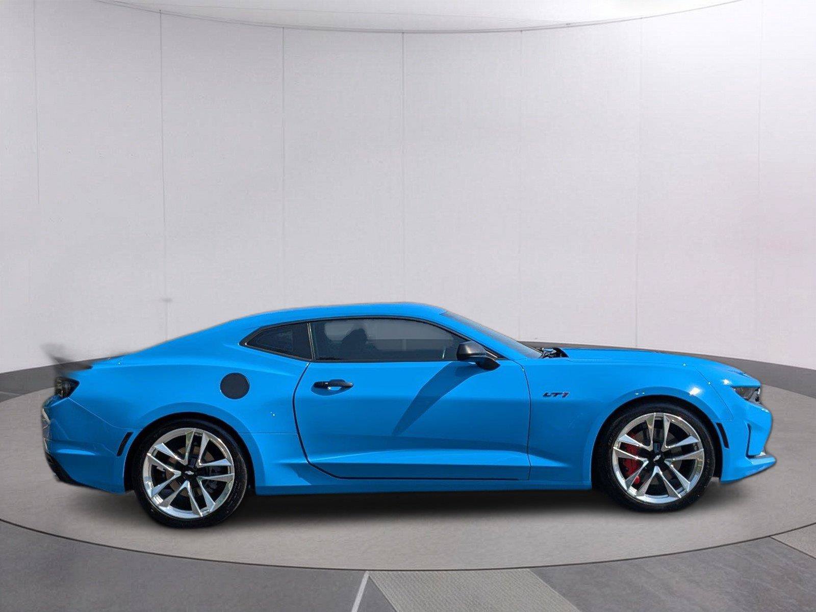 Used 2022 Chevrolet Camaro LT w/ RS Package RWD image 8