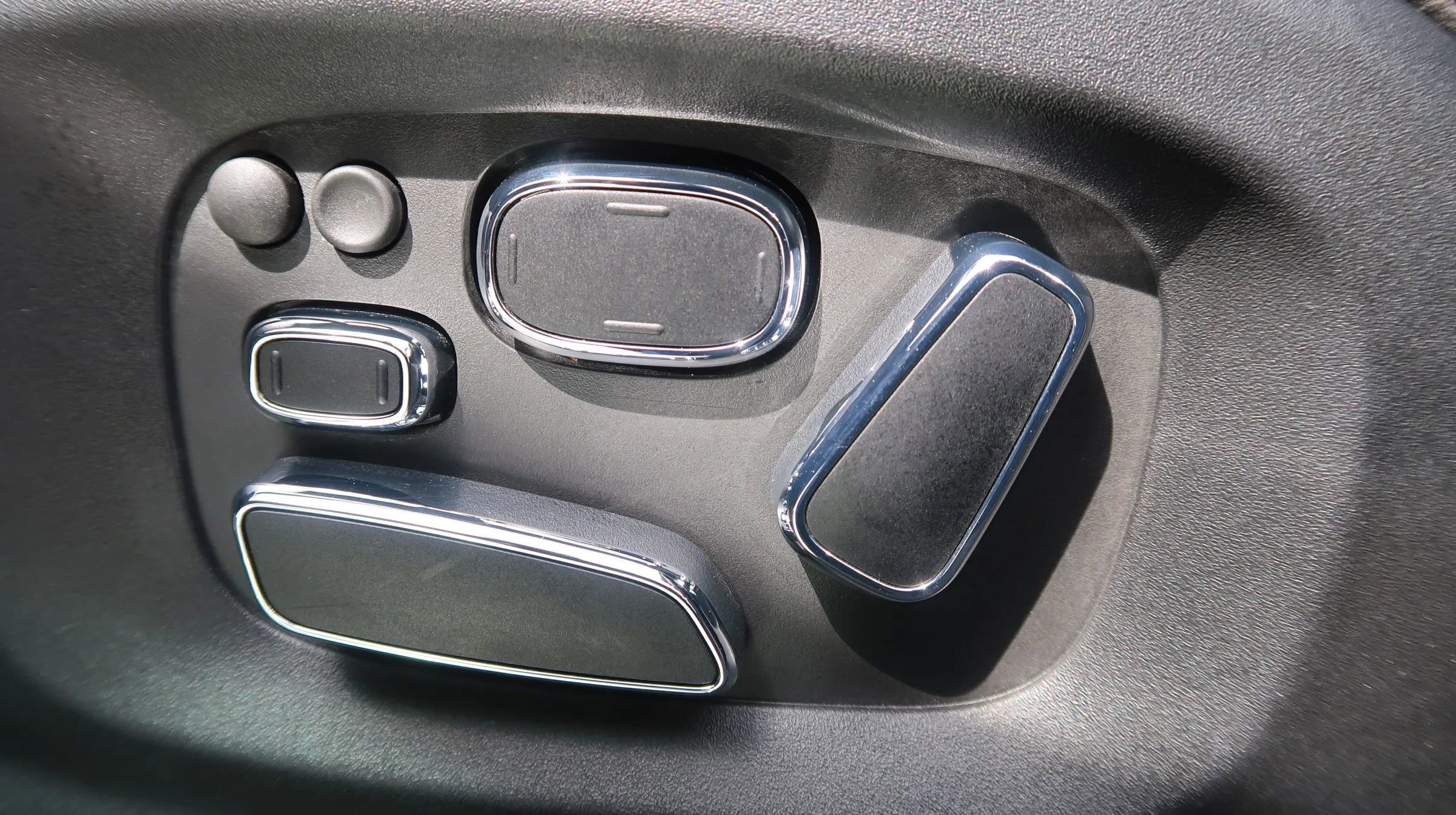 Used 2014 Jaguar XJ R LWB image 28