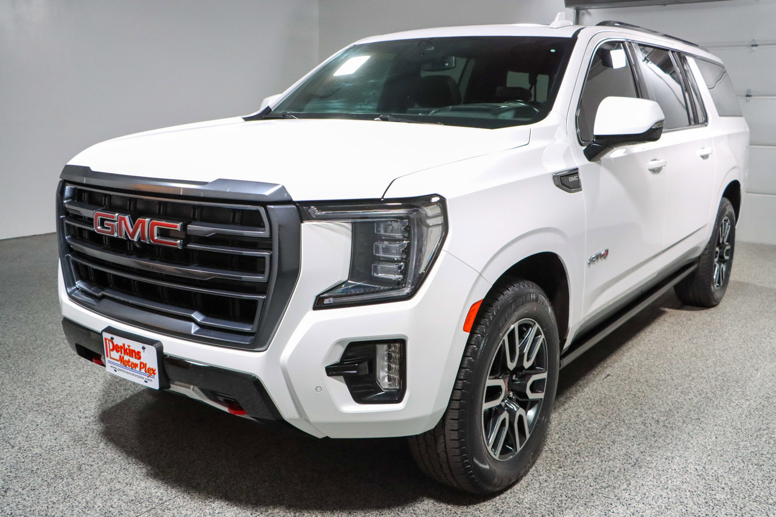 Used 2023 GMC Yukon XL AT4 image 37
