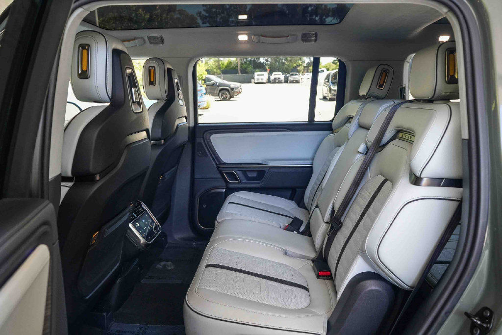 Used 2024 Rivian R1S Launch Edition Quad AWD/4WD image 18