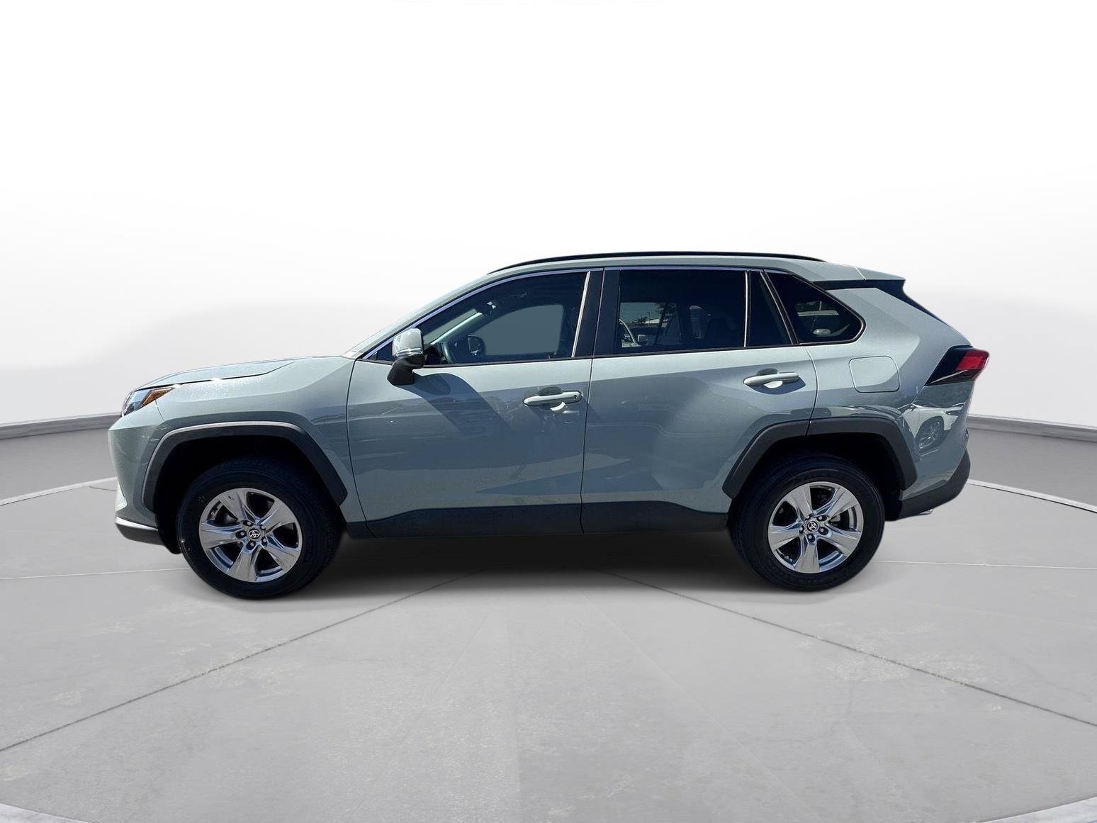 Used 2023 Toyota RAV4 XLE w/ Convenience Package FWD image 9