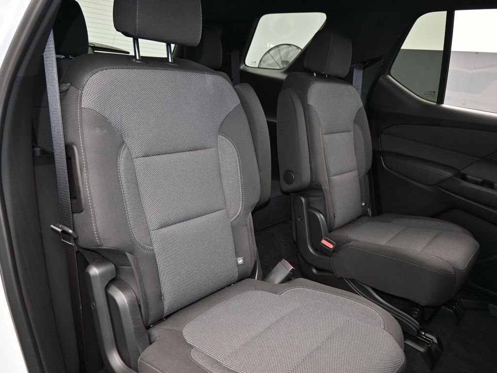 Used 2023 Chevrolet Traverse LT image 38