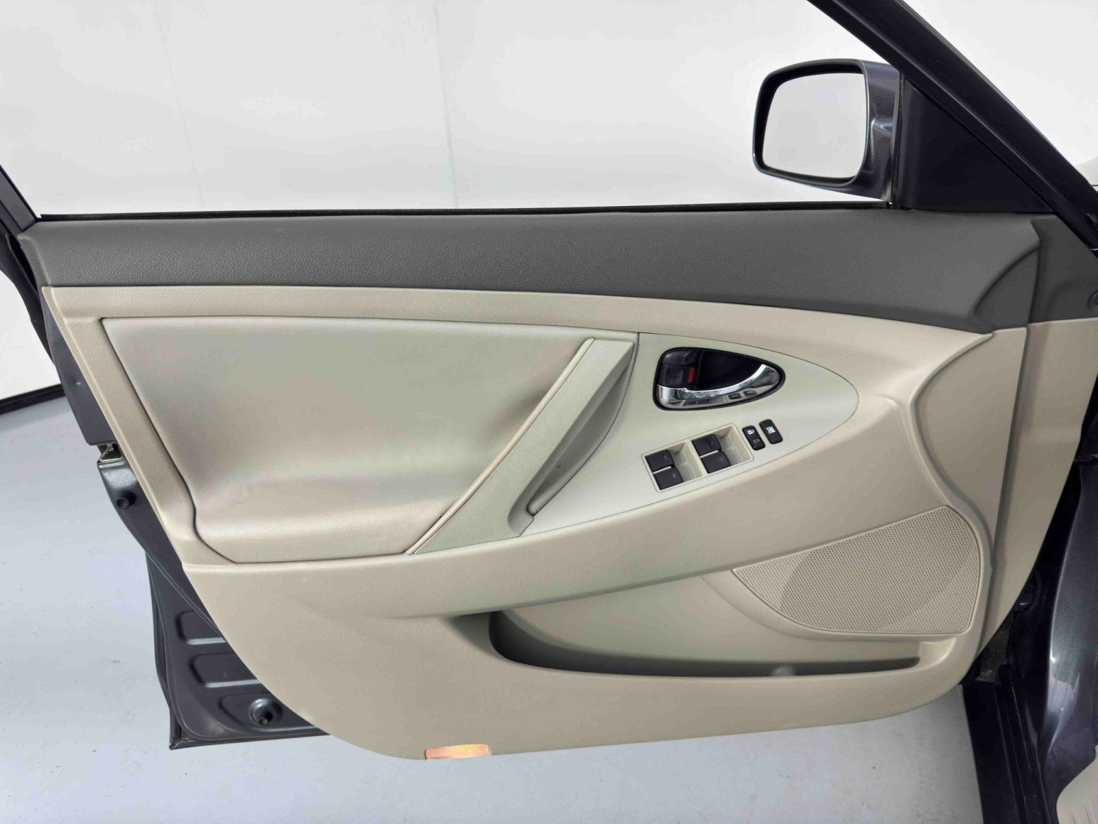 Used 2011 Toyota Camry LE w/ LE Extra-Value Pkg image 30