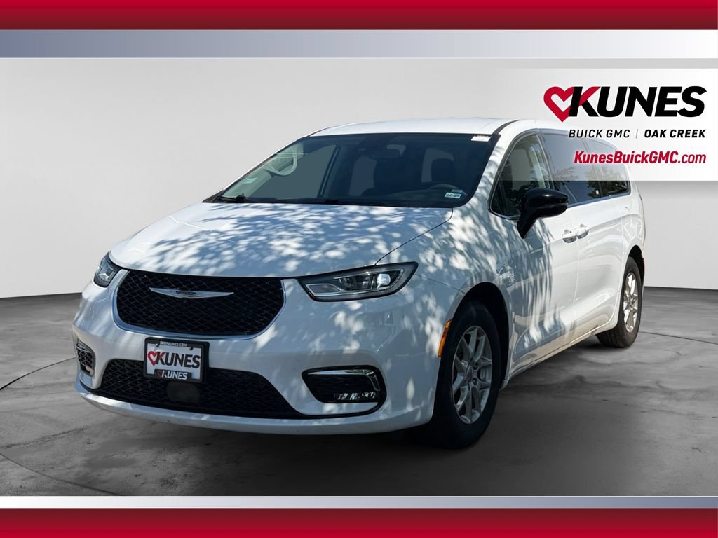 Used 2024 Chrysler Pacifica Touring-L FWD image 5