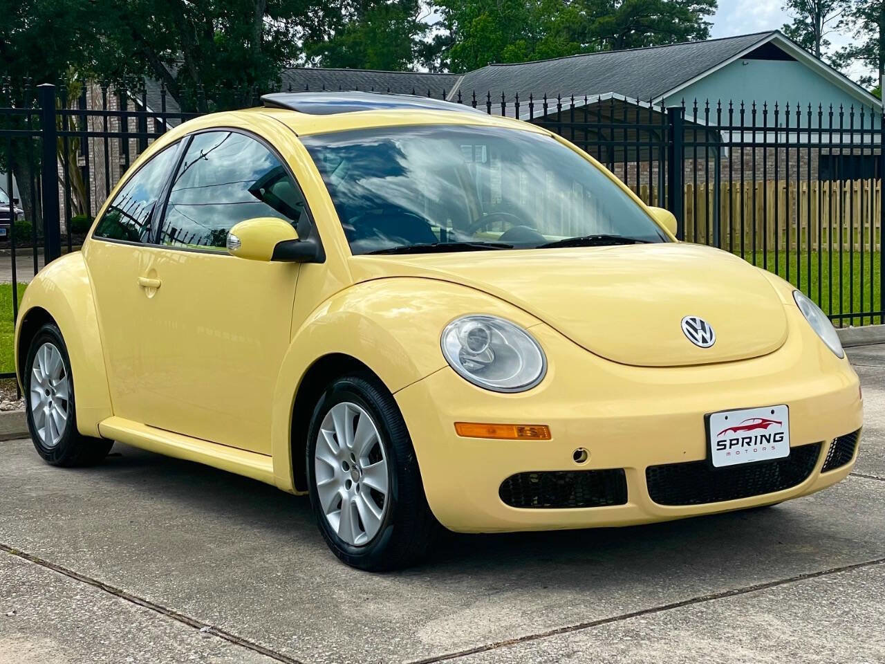 Used 2009 Volkswagen Beetle Coupe FWD image 3