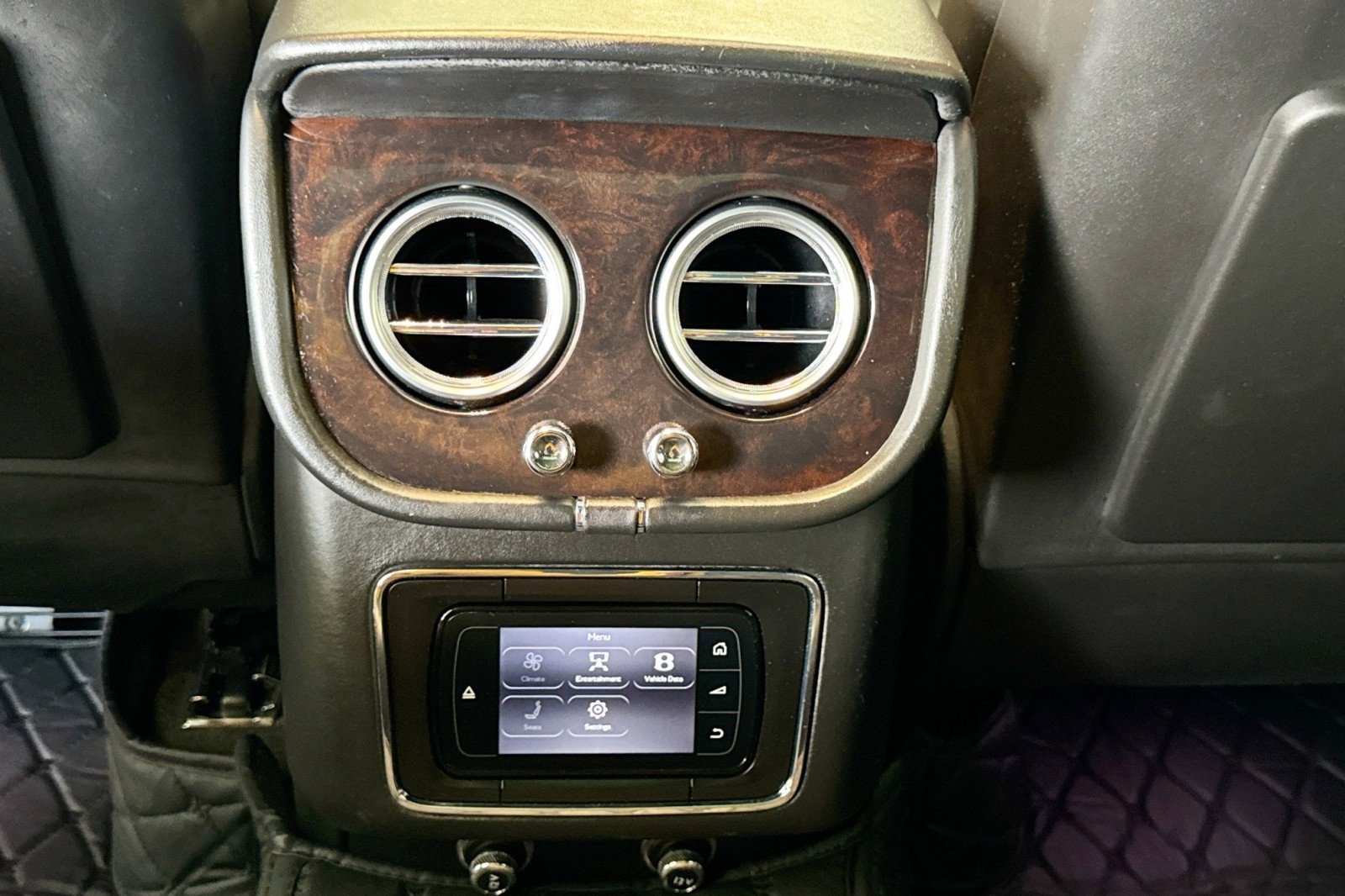 Used 2018 Bentley Bentayga image 24