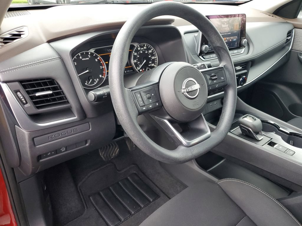 Used 2023 Nissan Rogue S AWD/4WD image 10
