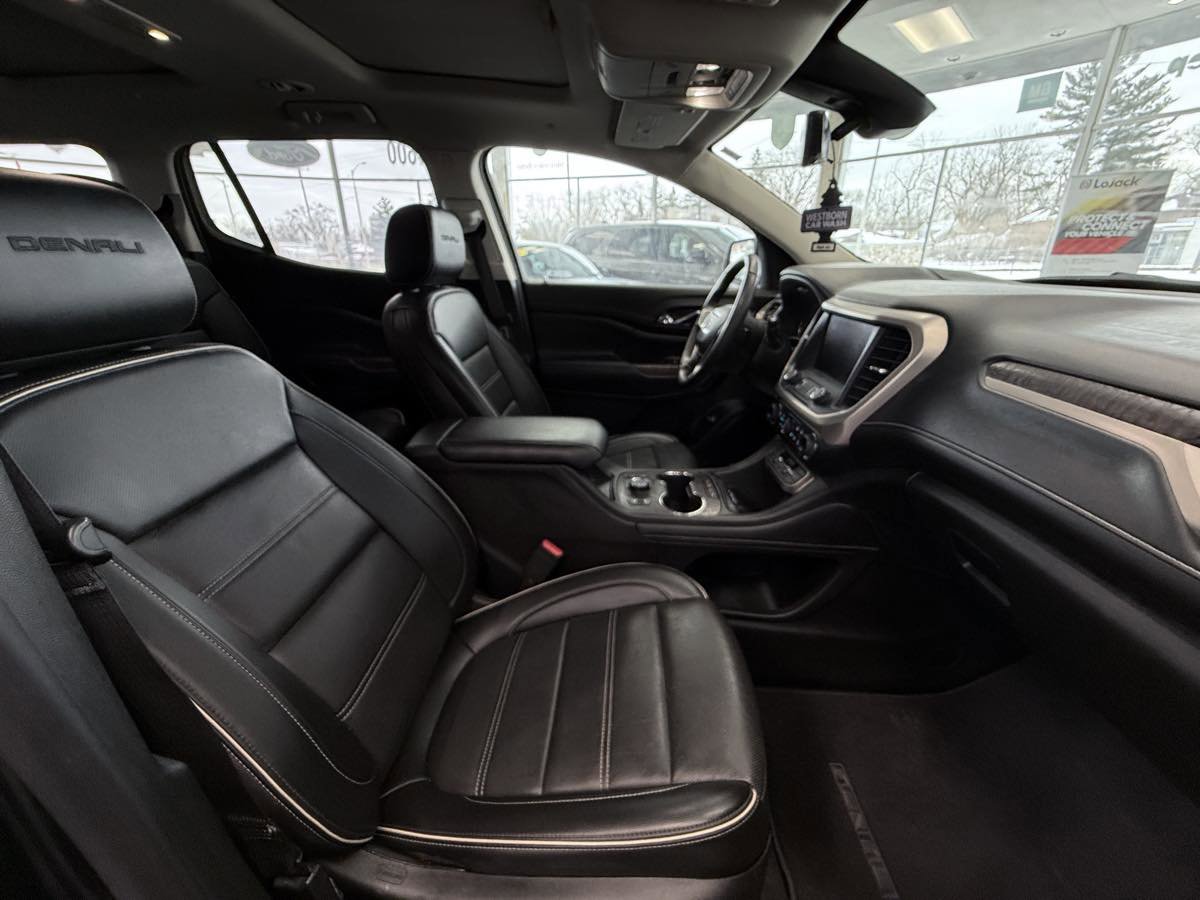 Used 2023 GMC Acadia Denali w/ Denali Ultimate Package AWD/4WD image 25