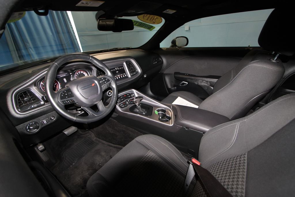 Used 2019 Dodge Challenger SXT image 2