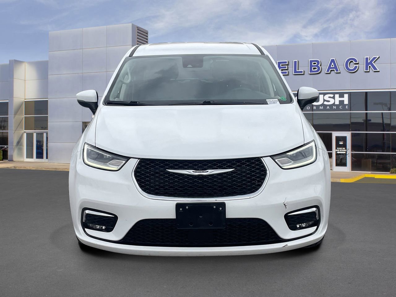 Used 2023 Chrysler Pacifica Touring-L image 9