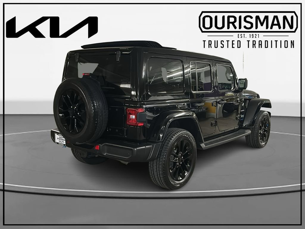 Used 2022 Jeep Wrangler Unlimited Sahara w/ Cold Weather Group AWD/4WD image 4