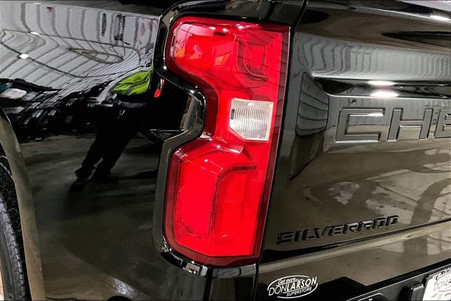 Used 2022 Chevrolet Silverado 1500 High Country w/ Technology Package image 8