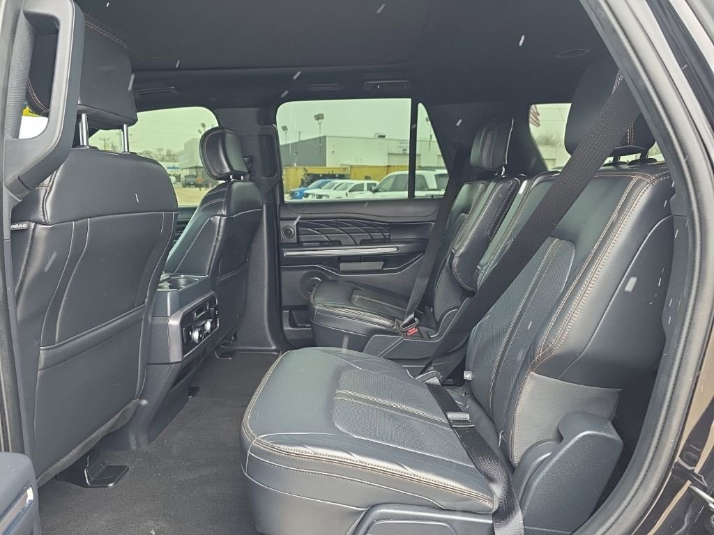 Used 2024 Ford Expedition Platinum image 28