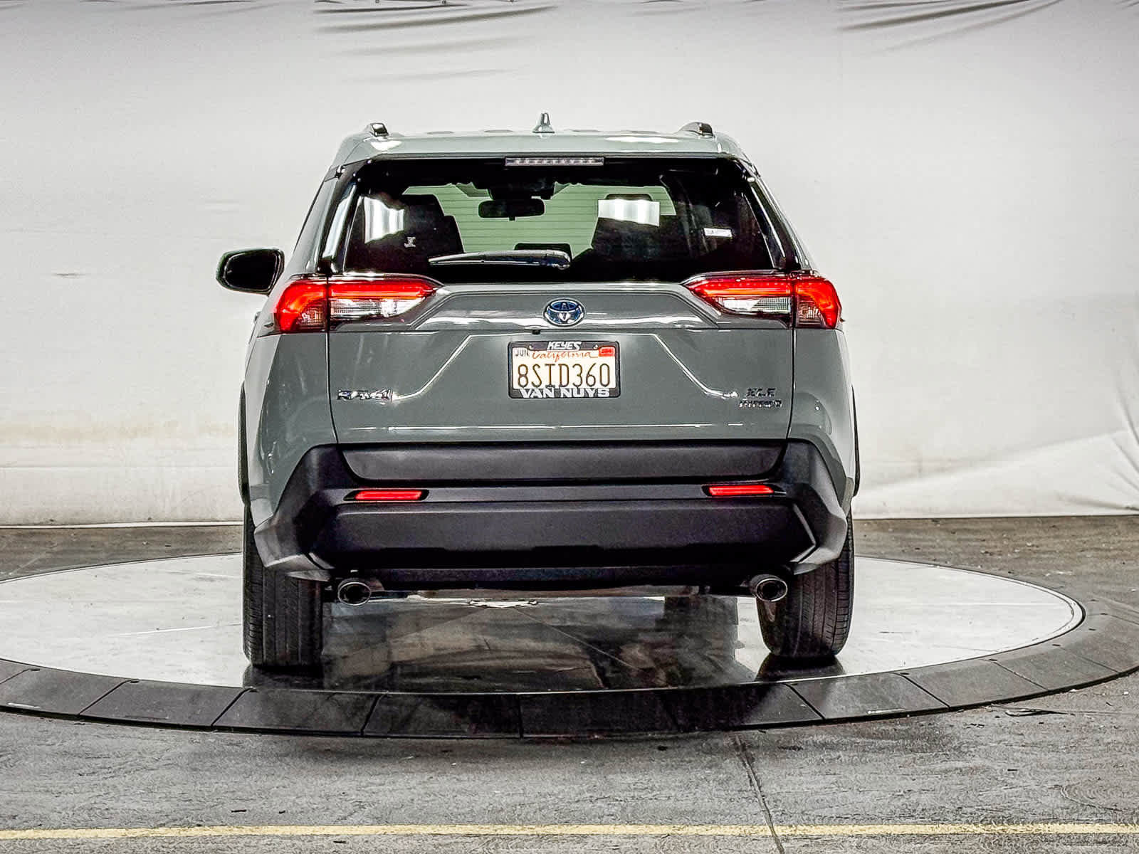 Certified 2020 Toyota RAV4 XLE w/ Carpet Mat Package AWD/4WD image 3