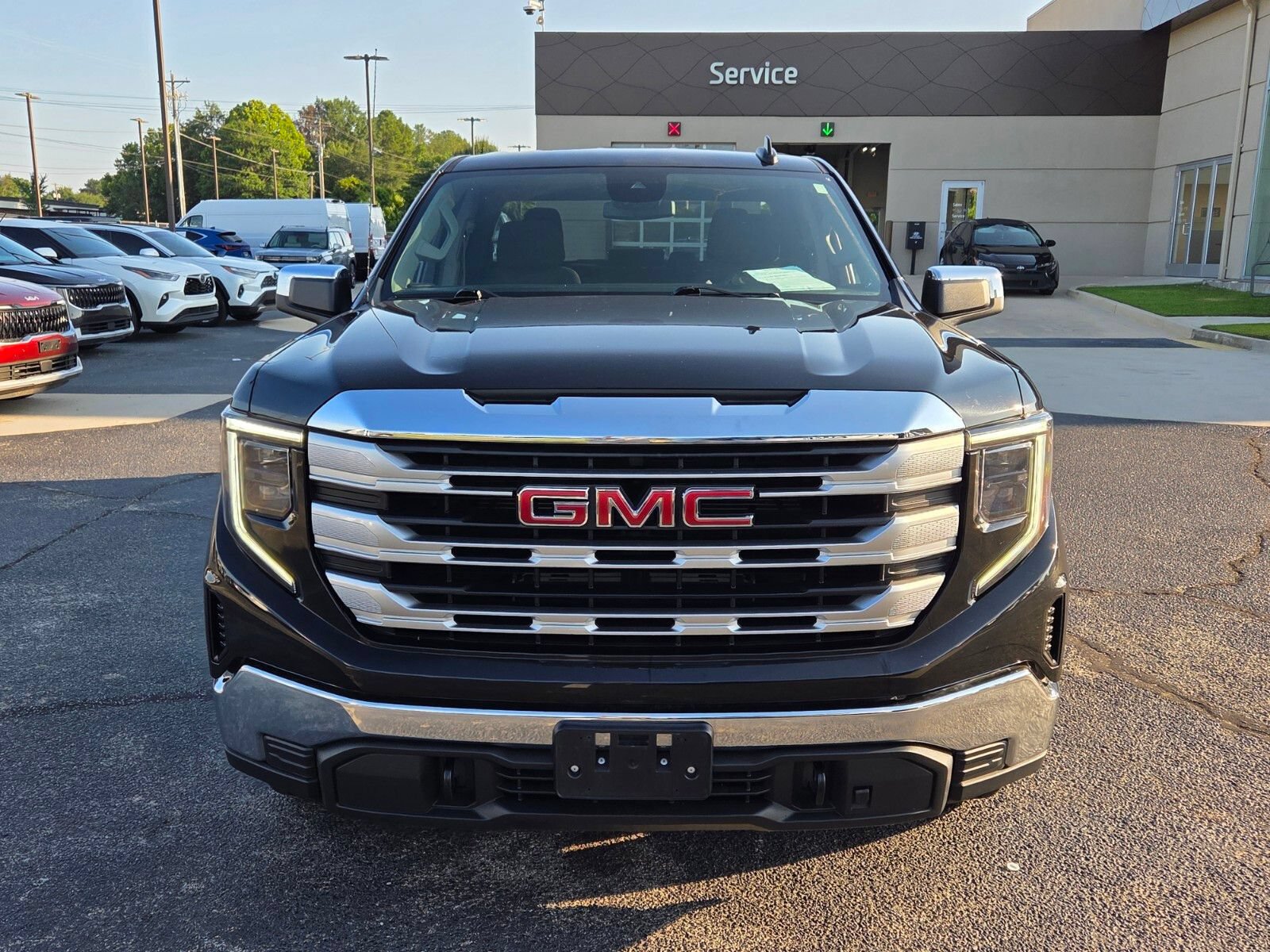 Used 2022 GMC Sierra 1500 SLE w/ X31 Off-Road Package AWD/4WD image 2