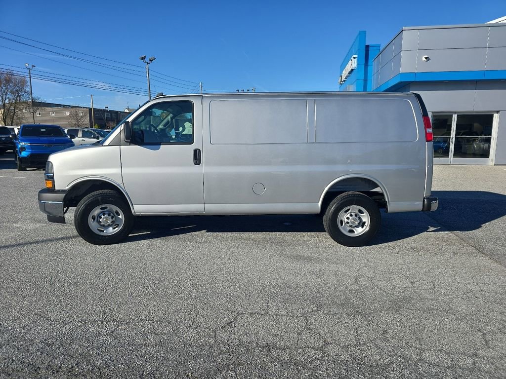 New 2025 Chevrolet Express 3500 w/ Driver Convenience Package image 7
