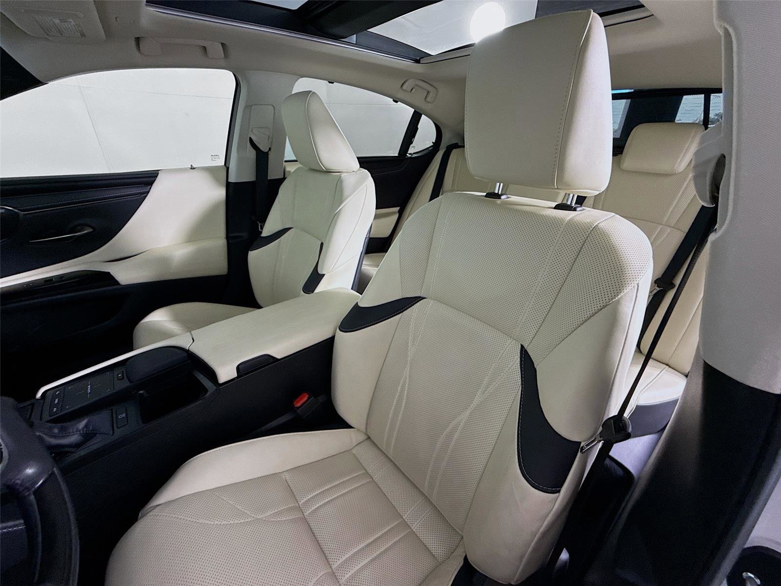 Used 2022 Lexus ES 350 Ultra Luxury w/ Accessory Package 2 FWD image 12