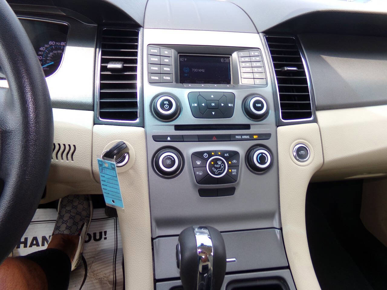 Used 2016 Ford Taurus SE image 47