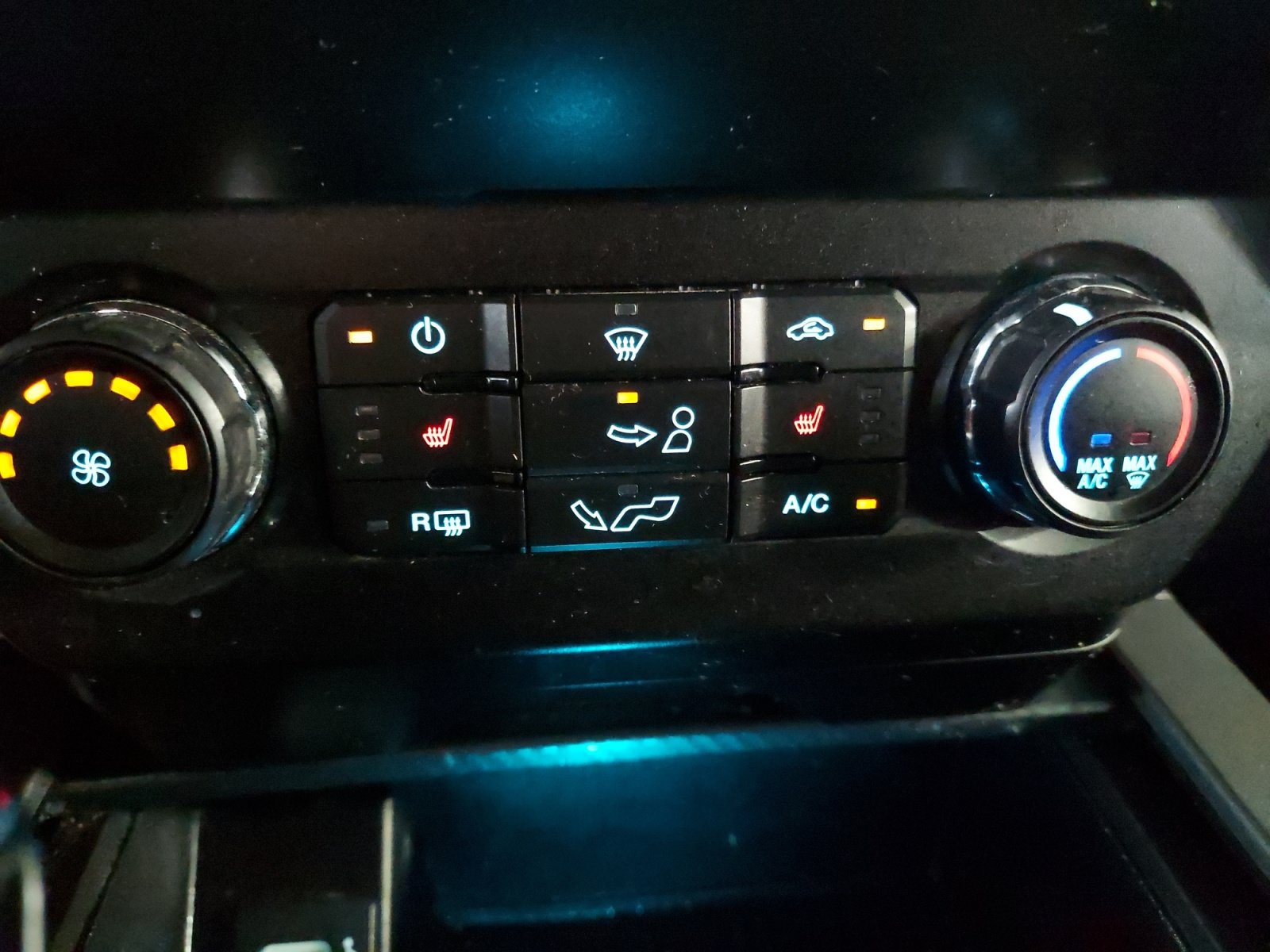 Used 2020 Ford F150 XLT w/ Equipment Group 302A Luxury AWD/4WD image 18