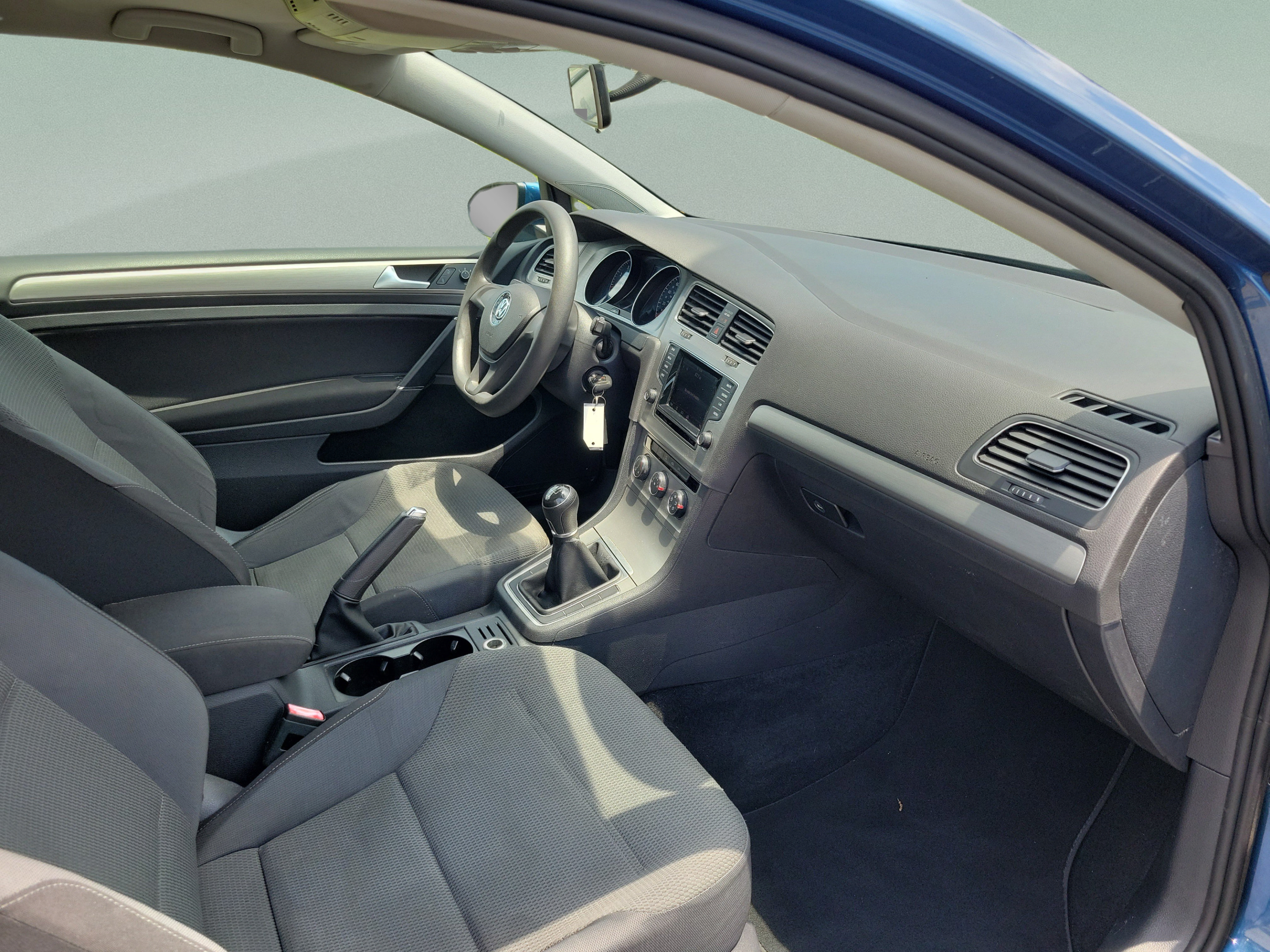 Used 2015 Volkswagen Golf S FWD image 9