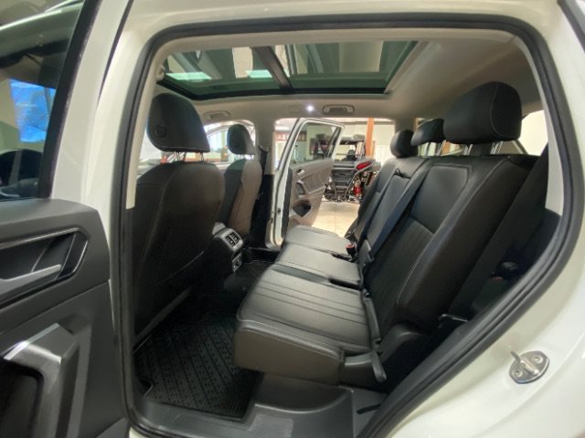 Used 2023 Volkswagen Tiguan SE w/ Panoramic Sunroof Package FWD image 19