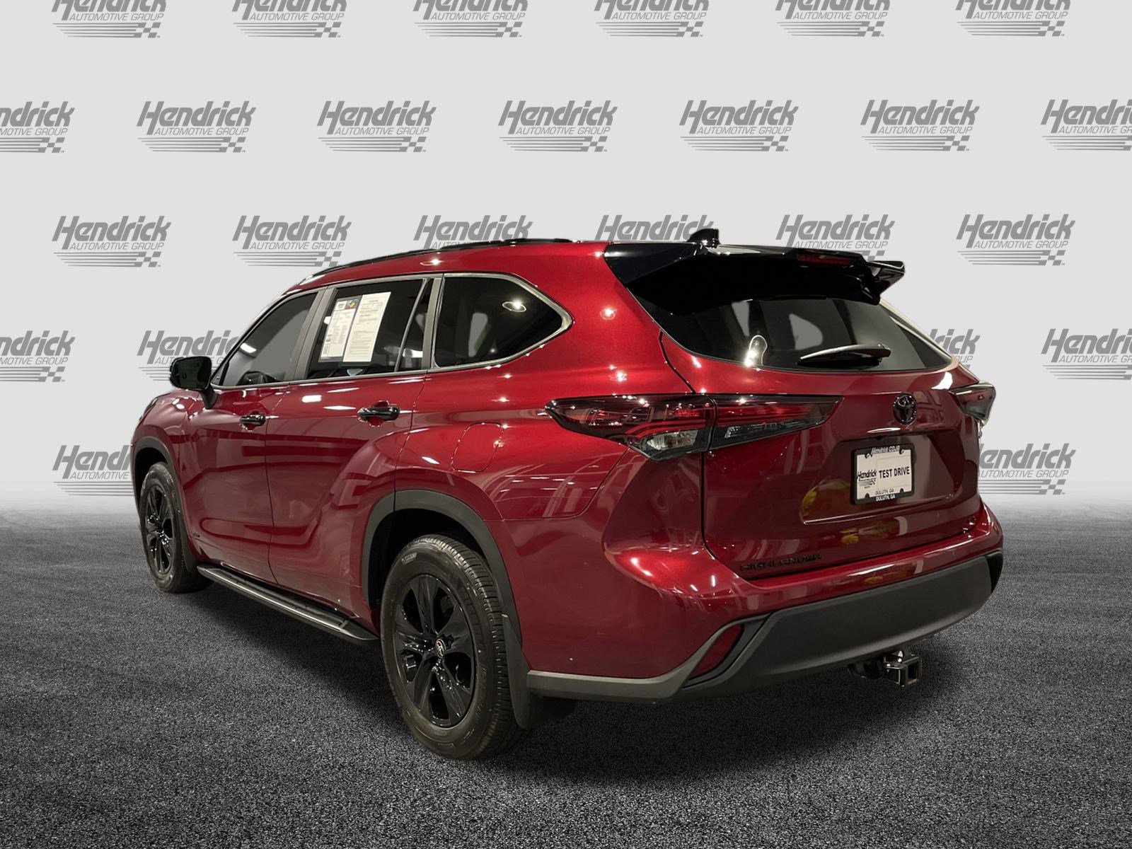 Used 2025 Toyota Highlander XLE image 8