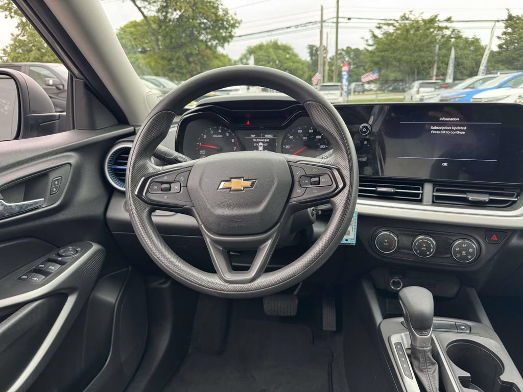 Used 2024 Chevrolet Trax LS w/ Driver Confidence Package FWD image 16