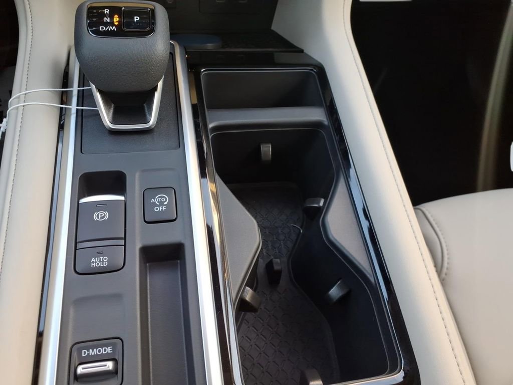 New 2026 Nissan Pathfinder SL w/ SL Premium Package FWD image 17