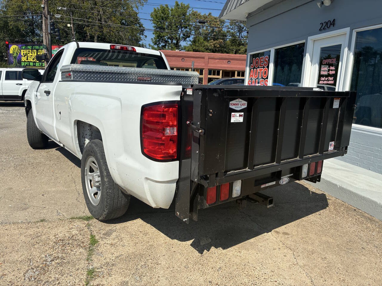 Used 2017 Chevrolet Silverado 1500 W/T RWD image 3