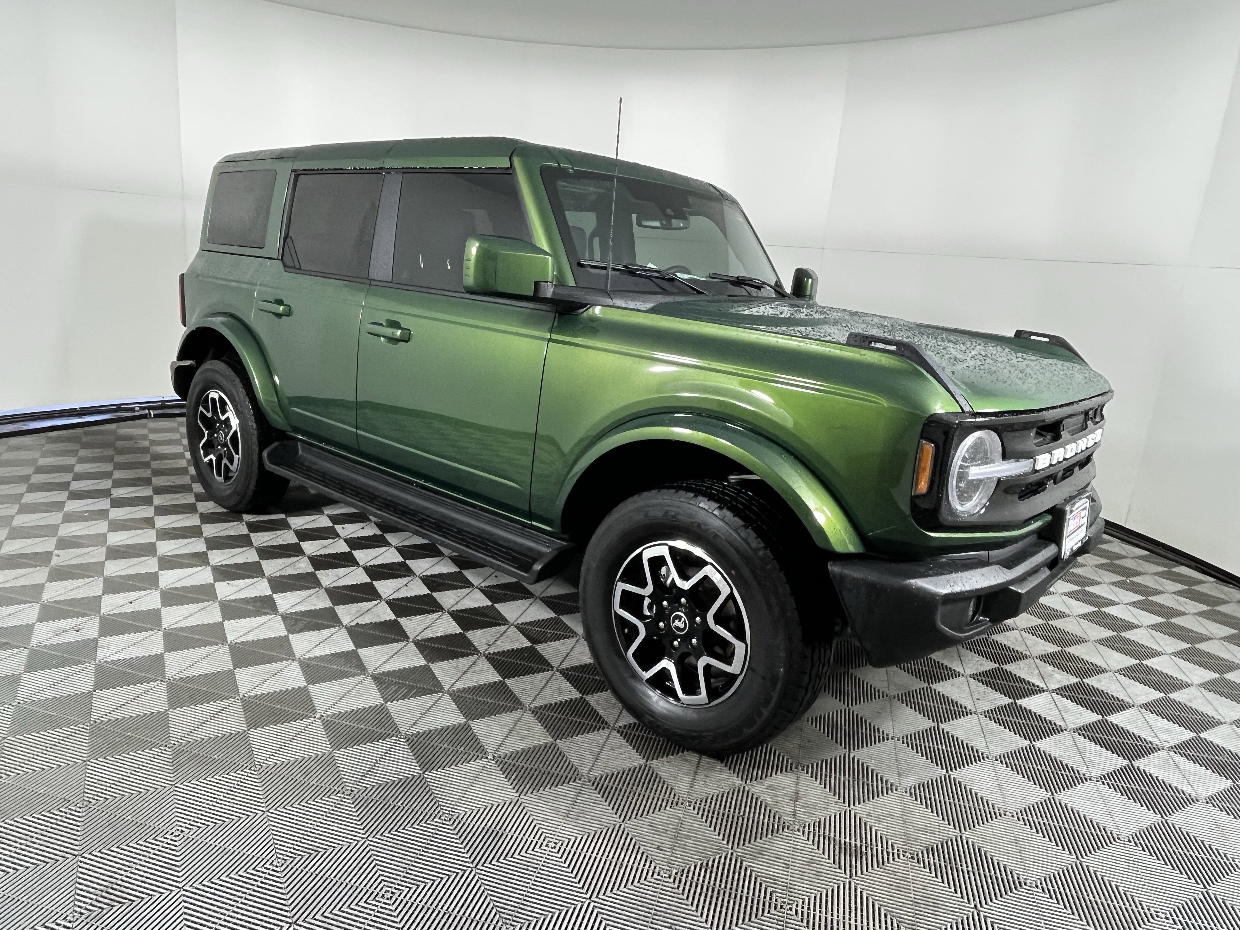 Used 2025 Ford Bronco Outer Banks image 9