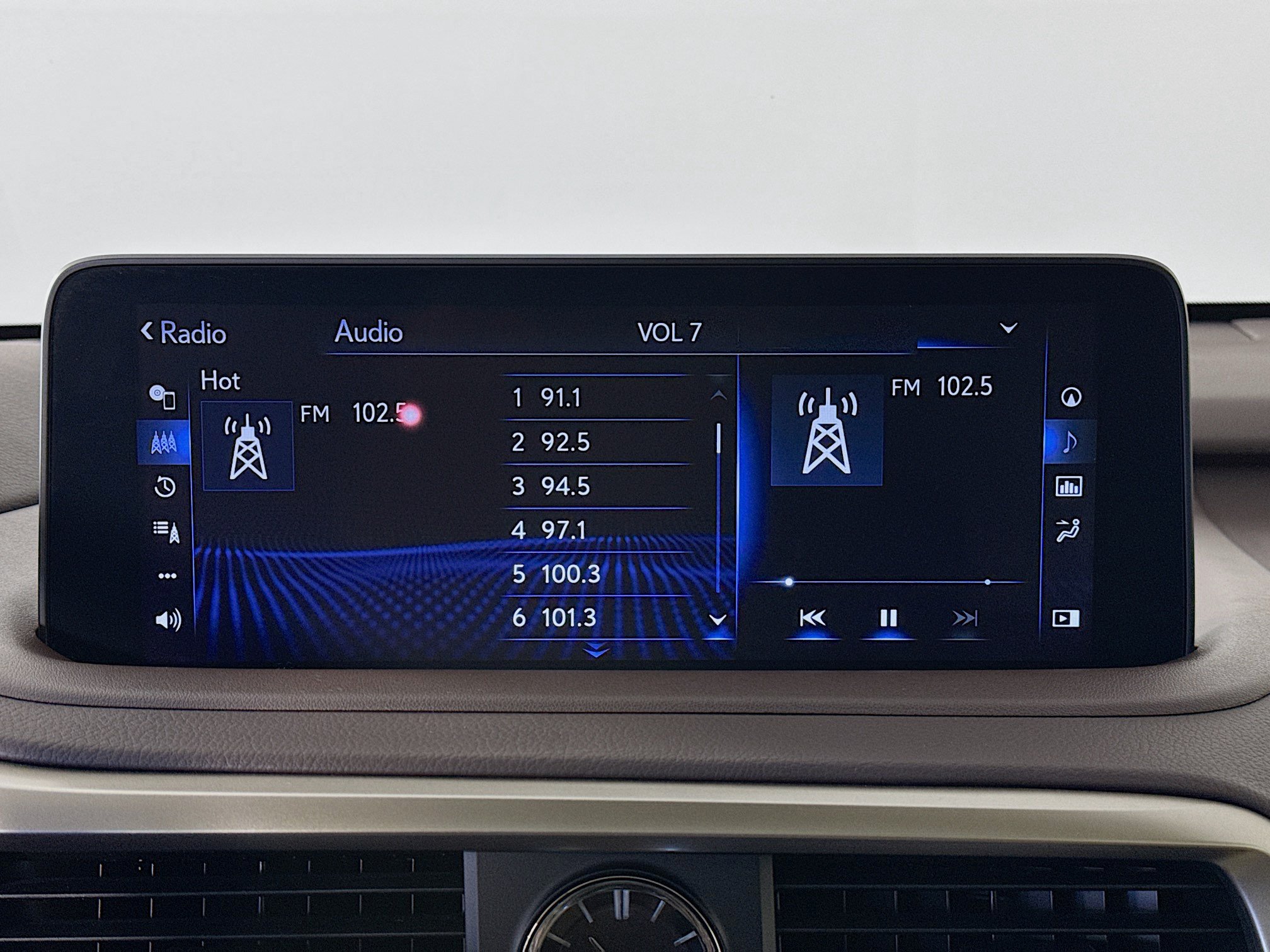 Used 2020 Lexus RX 450h AWD w/ Luxury Package image 15