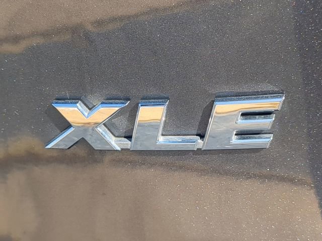 Used 2022 Toyota RAV4 XLE Premium image 11