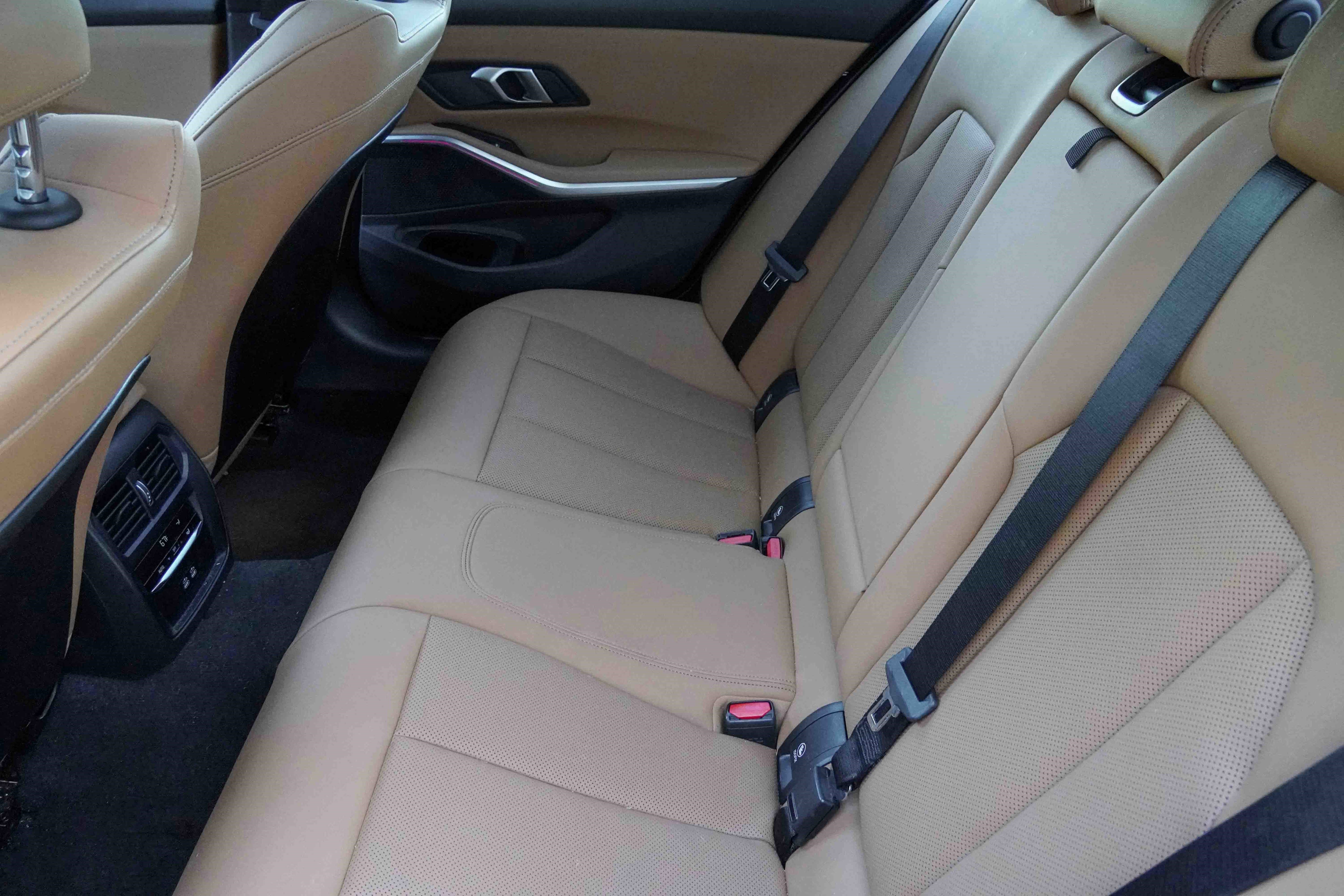 Used 2024 BMW 330i Sedan w/ Convenience Package image 37