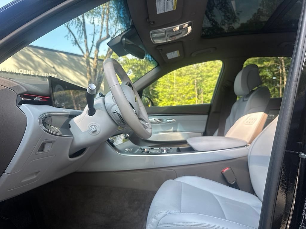 Certified 2026 Genesis GV70 2.5T Advanced AWD/4WD image 7