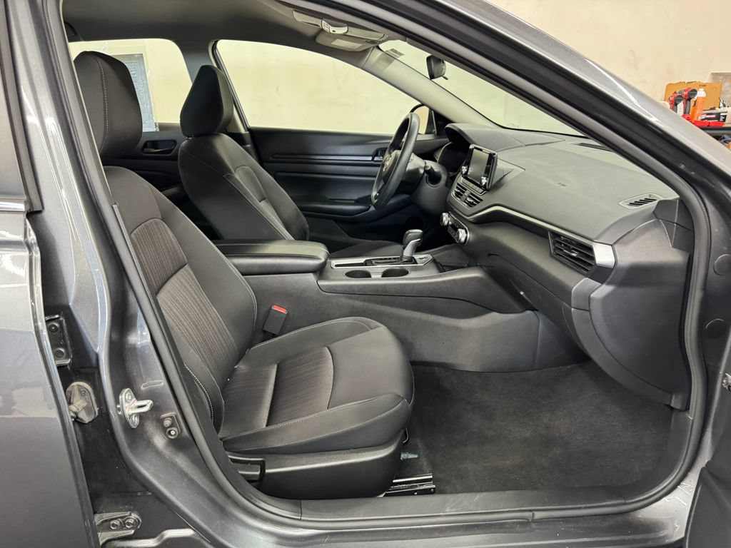 Used 2024 Nissan Altima 2.5 S FWD image 28