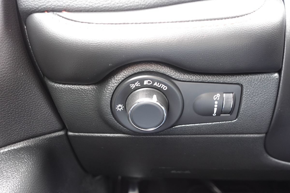 Used 2025 Dodge Durango R/T w/ Blacktop Package AWD/4WD image 40