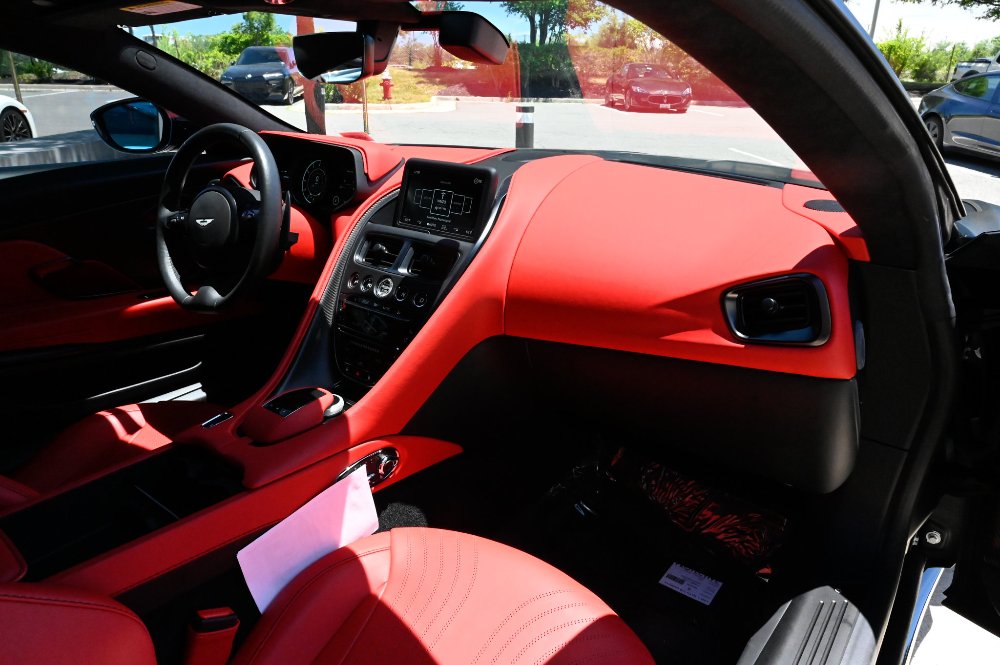 Used 2021 Aston Martin DB11 Coupe RWD image 39