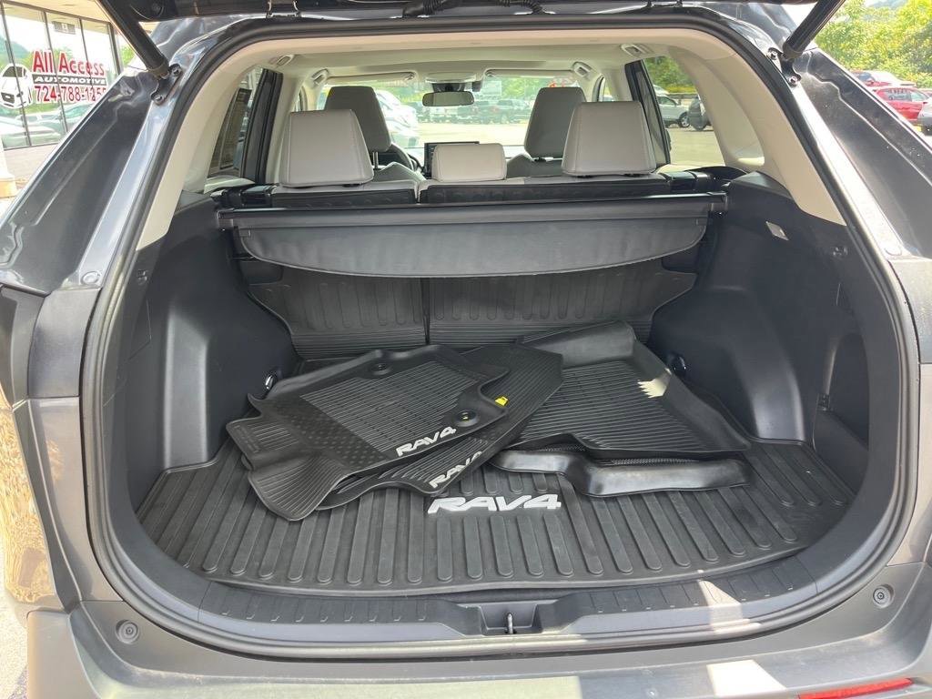 Used 2020 Toyota RAV4 XLE Premium image 9