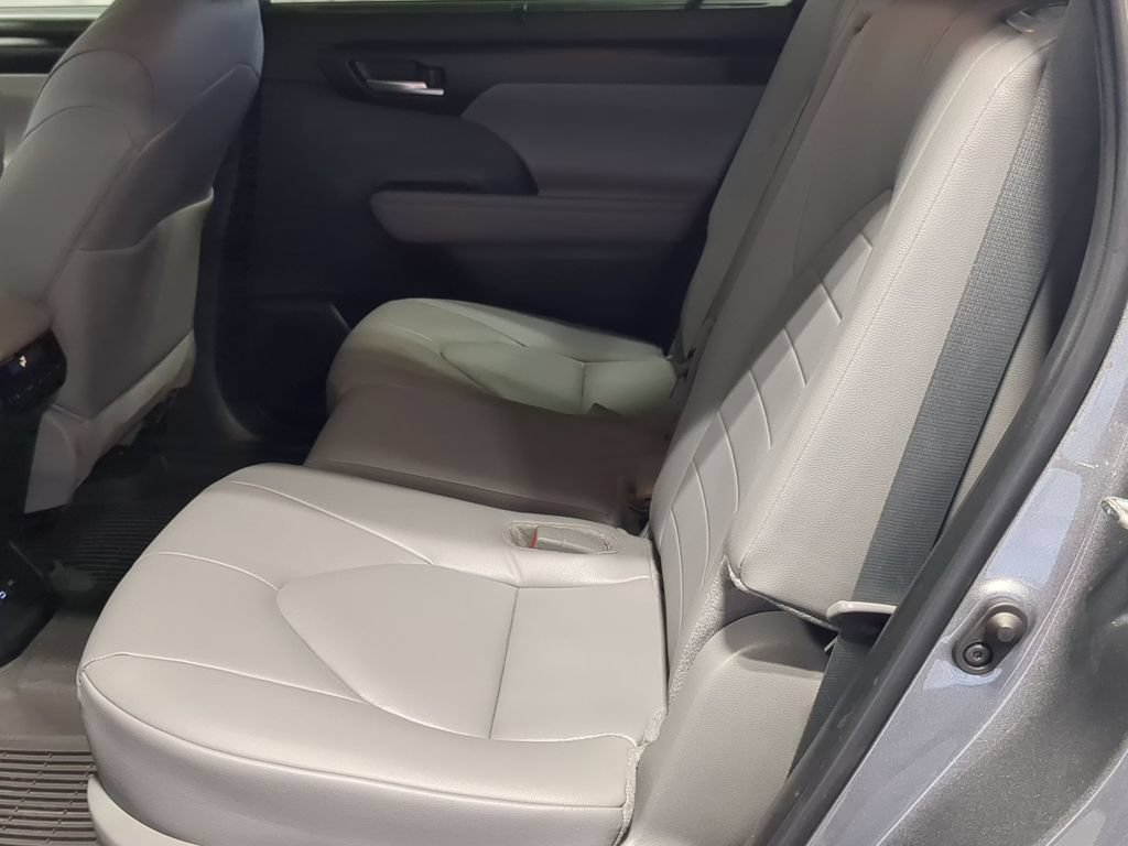 Used 2025 Toyota Highlander XLE AWD/4WD image 23