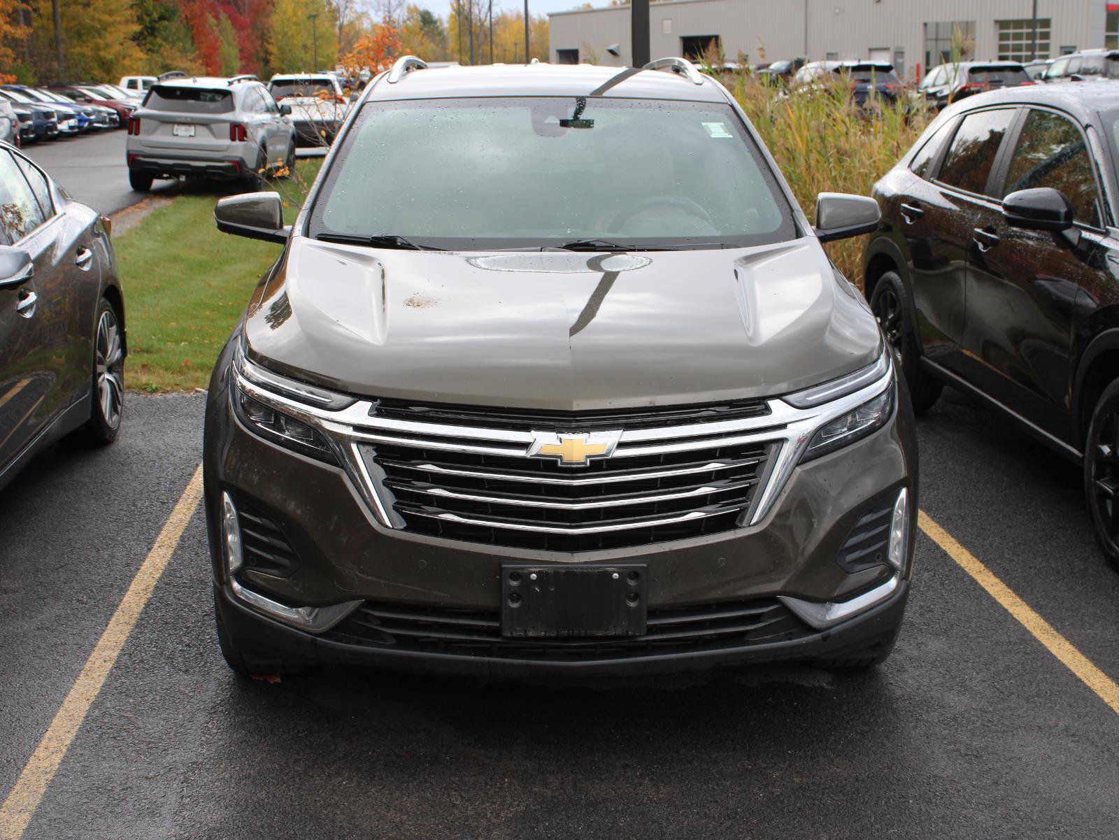 Used 2023 Chevrolet Equinox Premier image 2