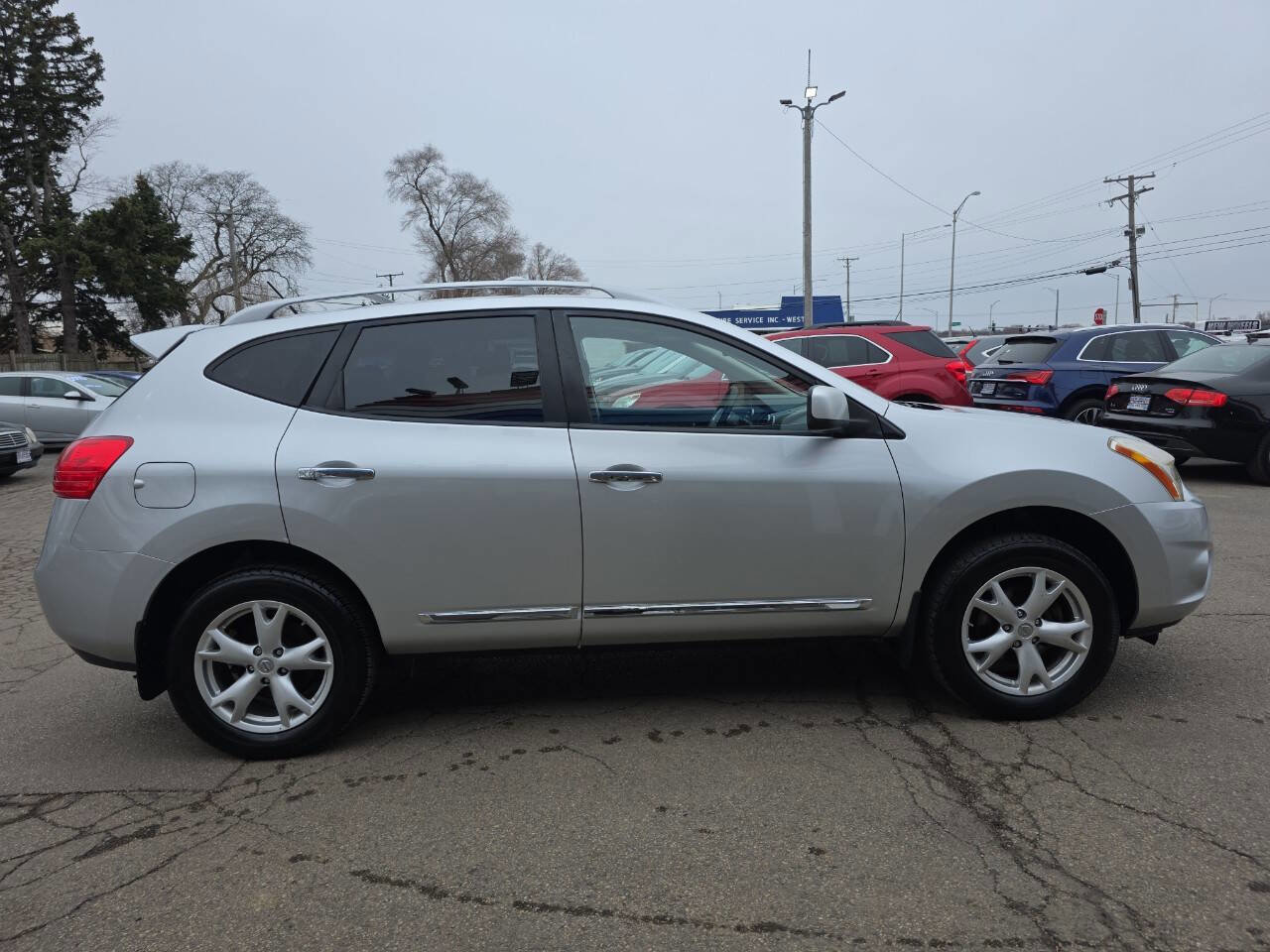 Used 2011 Nissan Rogue SV w/ Premium Pkg image 7
