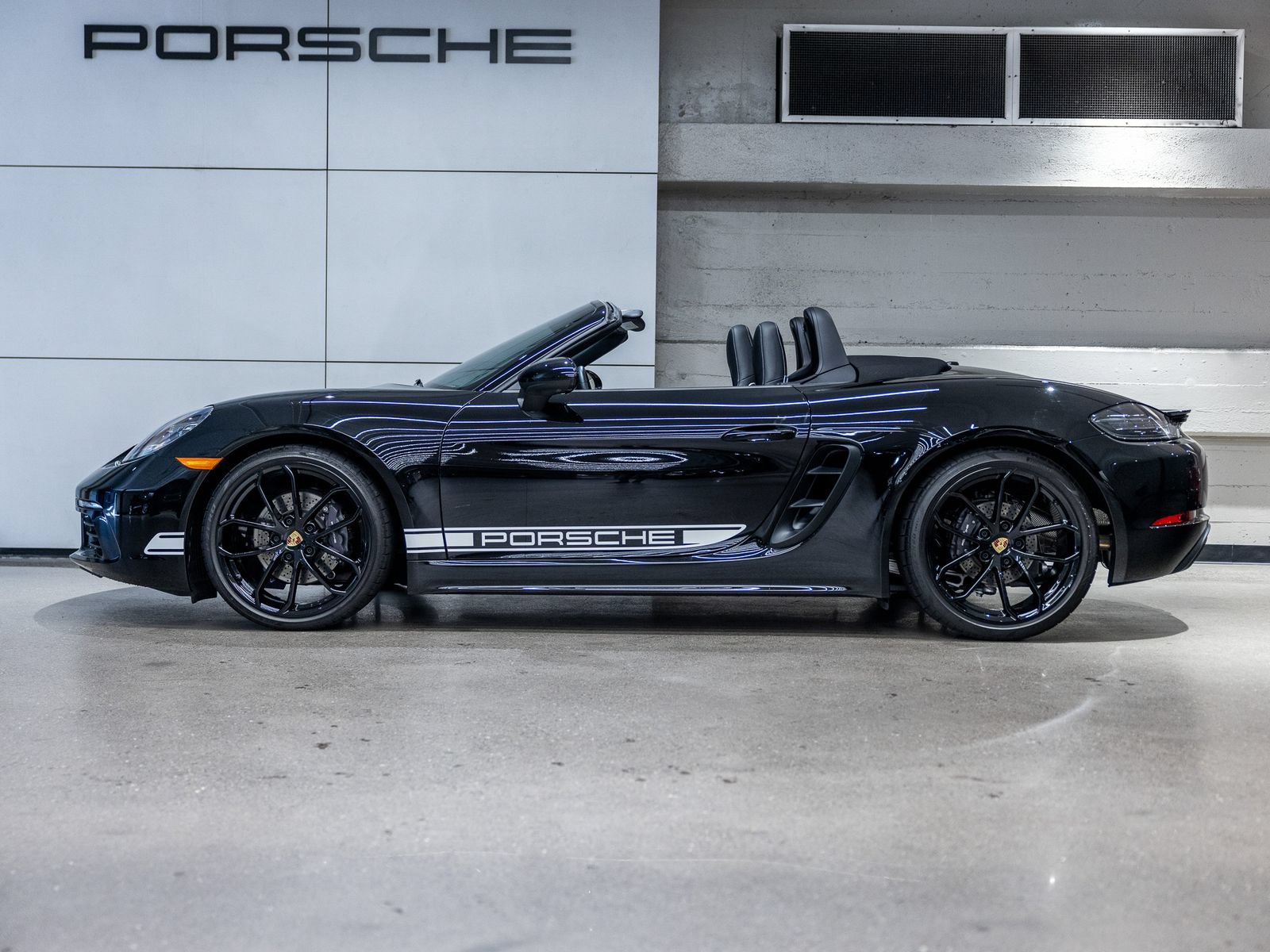Certified 2024 Porsche 718 Boxster RWD image 2