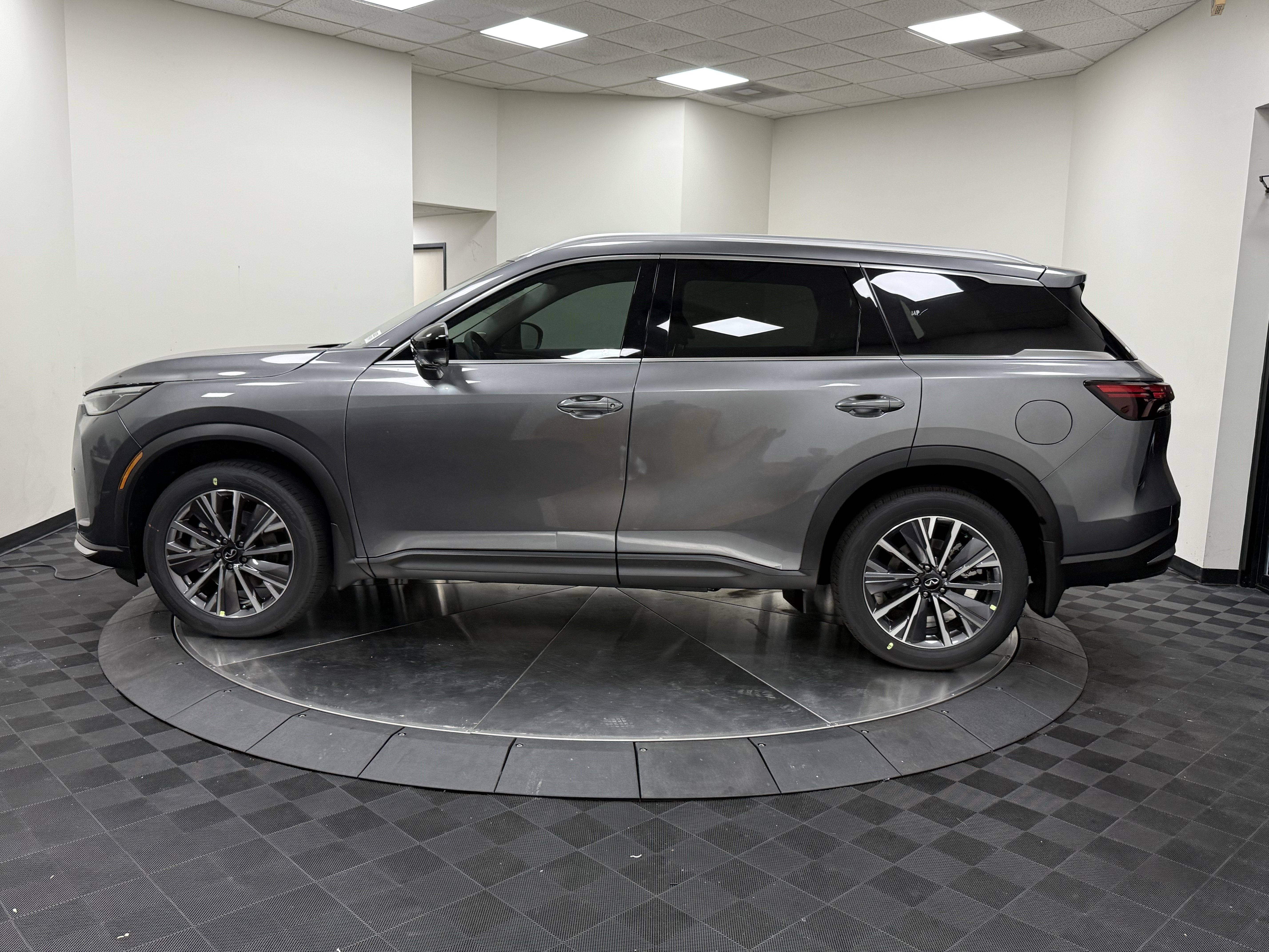 Certified 2027 INFINITI QX60 Luxe w/ Cargo Package FWD image 5
