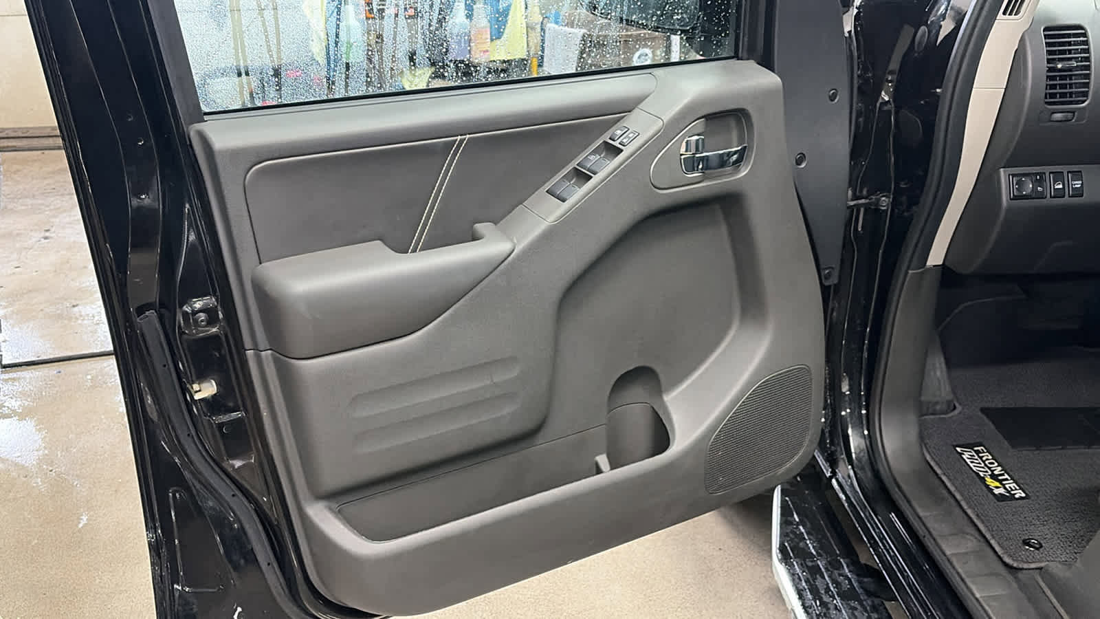 Used 2020 Nissan Frontier PRO-4X image 5