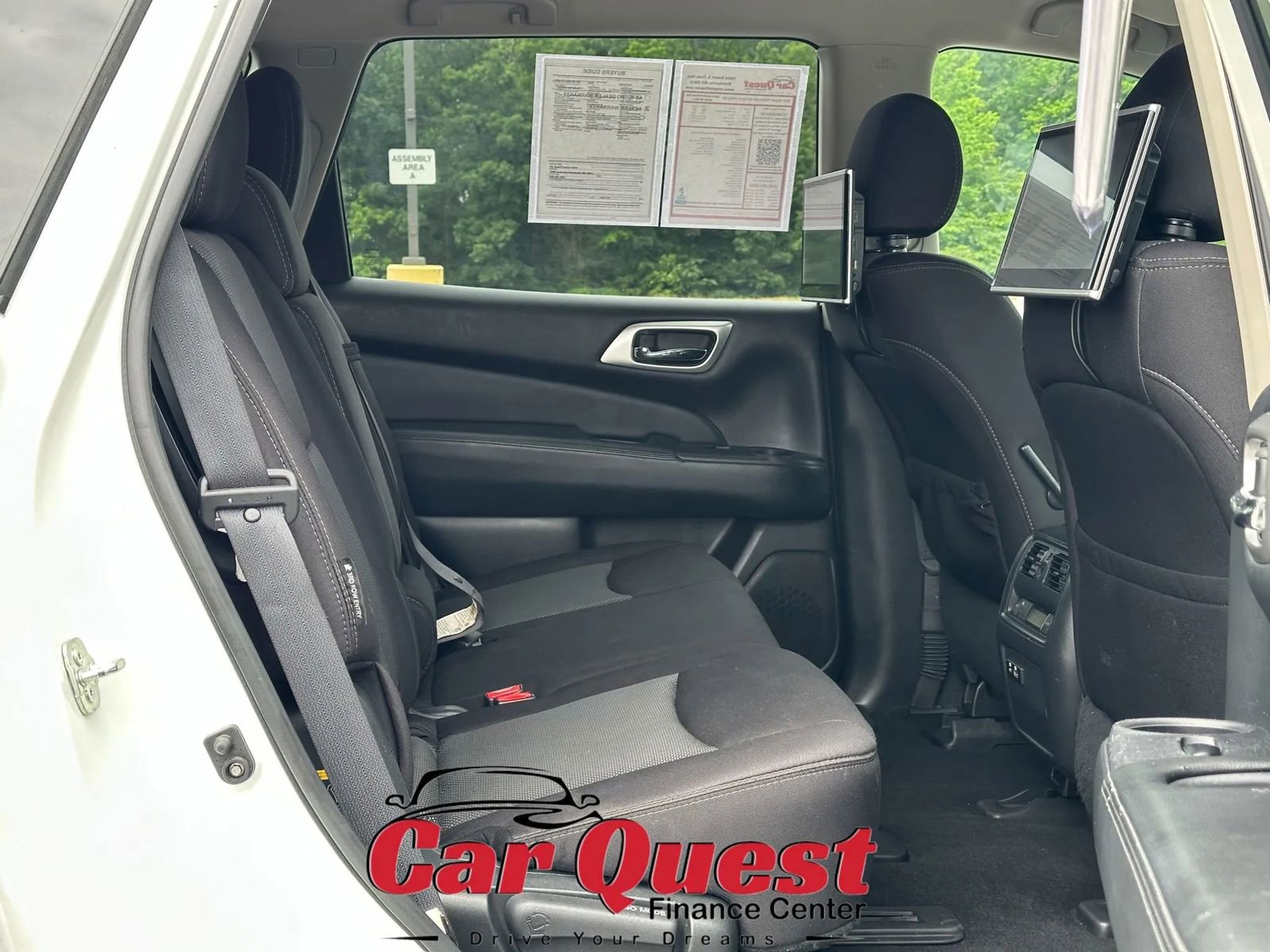 Used 2020 Nissan Pathfinder SV image 17