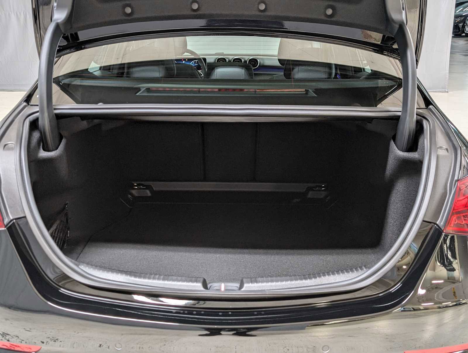 Used 2025 Mercedes-Benz C 300 4MATIC Sedan image 19