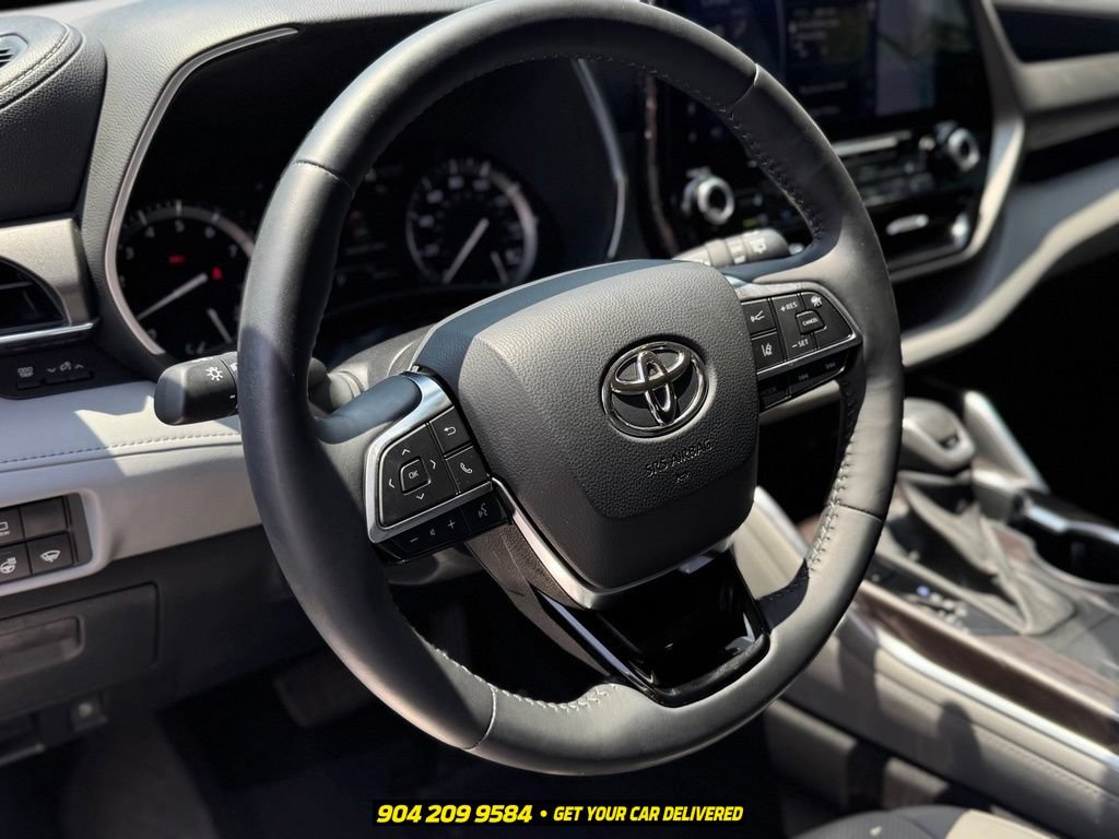 Used 2021 Toyota Highlander Limited FWD image 18