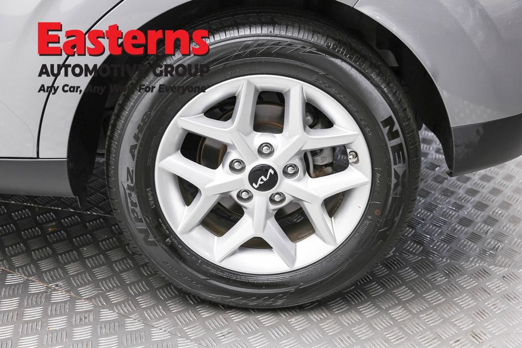 Used 2025 Kia Soul LX w/ LX Technology Package FWD image 8